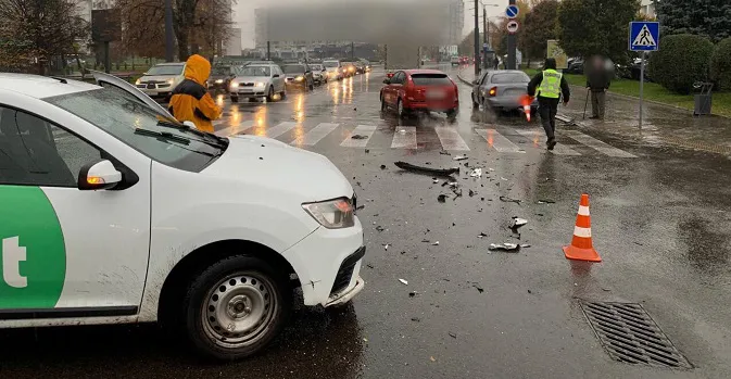 Повідомили деталі ДТП за участю таксі у Луцьку (фото)