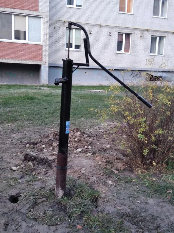 У Луцьку почали масово робити свердловини у дворах багатоповерхівок