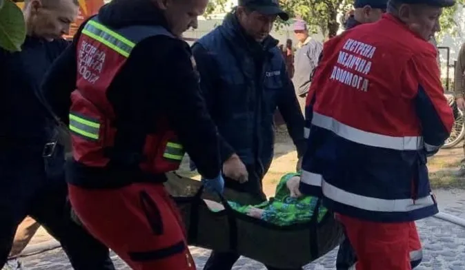 На Волині рятувальник виніс з пожежі подружжя пенсіонерів (фото)