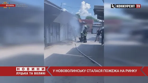 У Нововолинську горів контейнер на ринку (відео)