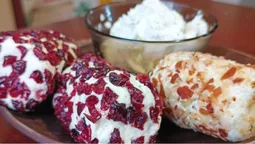 Лучанка варить 10 сортів сиру вдома на кухні (фото, відео)
