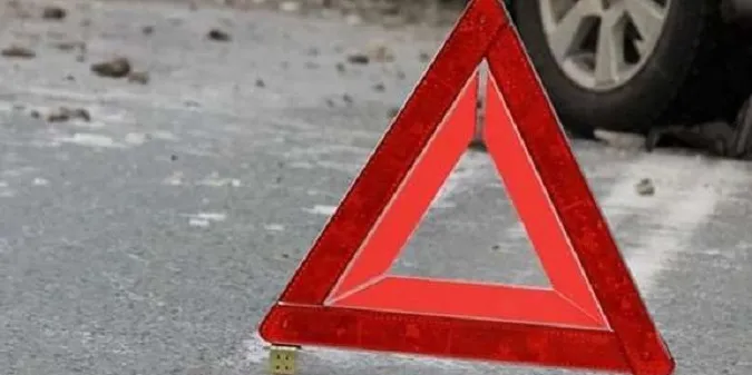Йшла на «червоний»: у Луцьку бус збив п'яну жінку