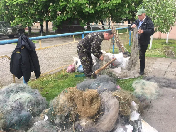 На Волині порізали й порубали майже 17 кілометрів риболовецьких сіток (фото)