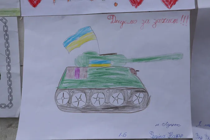 Підрозділами Волинської бригади тероборони мандрує виставка дитячих малюнків (фото)
