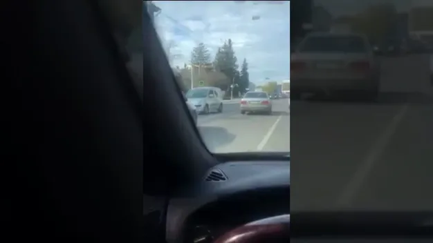 У центрі Луцька кілька нарядів патрульних: вгамовують буйного мешканця (ВІДЕО, ФОТО)