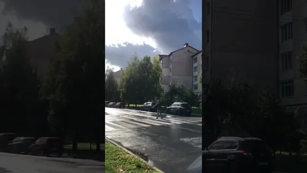 У Луцьку «шкода» встрягла у паркан (відео)