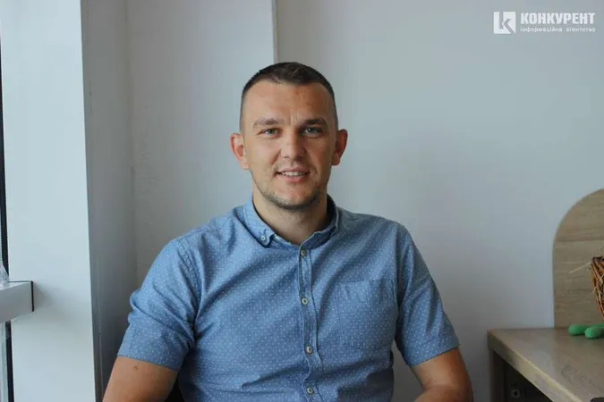 Чи можна виїхати за кордон, якщо є «бронь»? Відповідає юрист (відео)