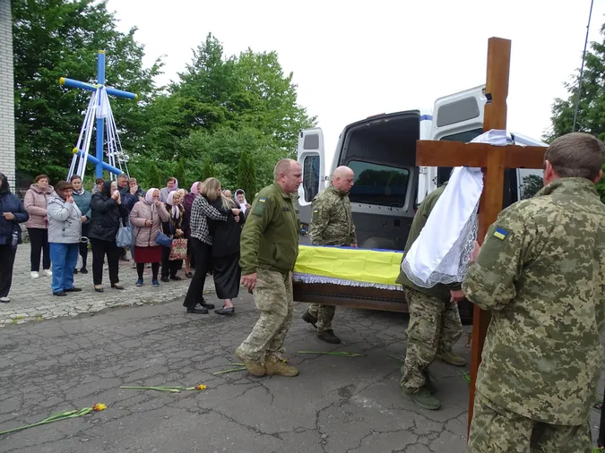 На Волині попрощалися із 23-річним воїном Любомиром Дячуком (фото)