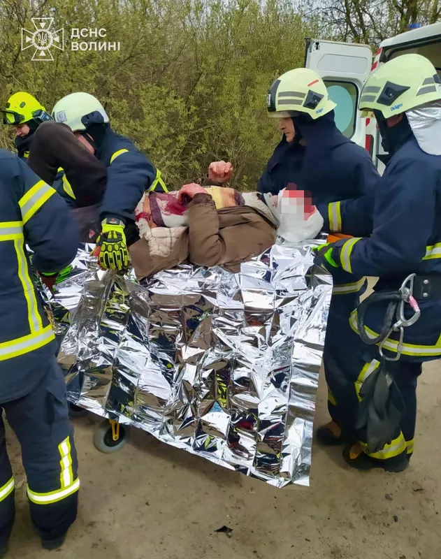 У Луцькому районі чоловіка затиснуло у розтрощеному авто (фото)