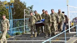 У Луцькій громаді провели в останню путь Героя Андрія Тюріна (фото)