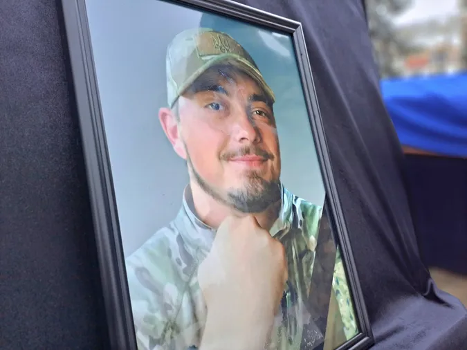 Під час останнього спілкування просив показати донечку: на Волині попрощалися з воїном Василем Гордіюком (фото)
