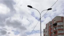 У Луцьку біля 21-ї гімназії встановили нове освітлення (фото)