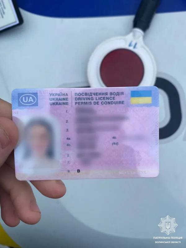 Ганяла на «джипі»: під Луцьком зловили 22-річну водійку з «лівим» посвідченням (фото)