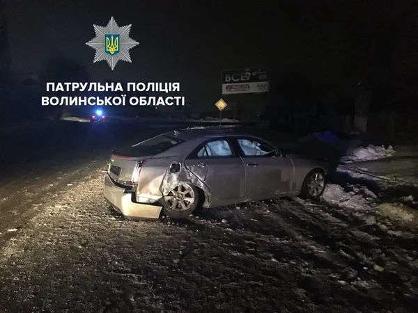 У Луцьку п'яний водій зніс електроопору (фото)