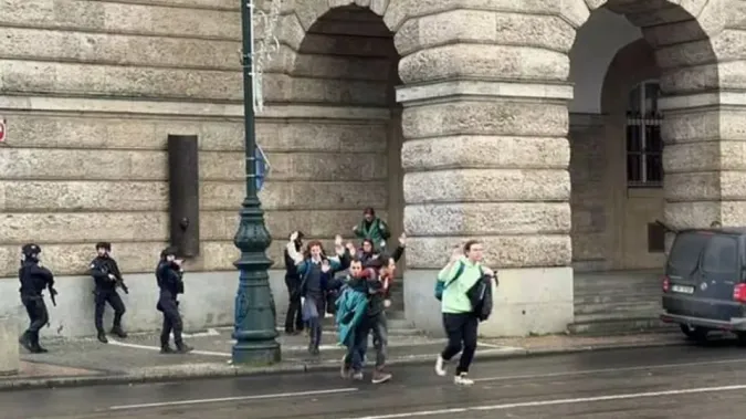 Стрілянина в університеті в центрі Праги: попередньо 11 загиблих, близько 30 поранених (відео)
