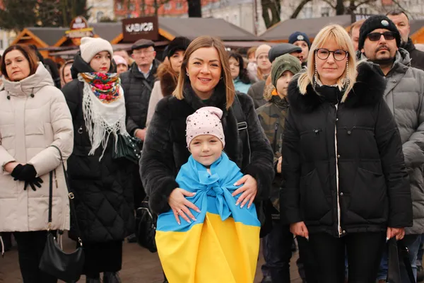Тепер не просто формальність: як у Луцьку відзначали День Соборності (фото)