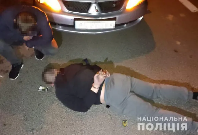 У Луцьку затримали озброєного наркоторговця (фото)