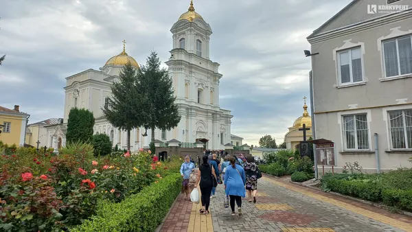 У Луцьку прощаються із трьома загиблими захисниками (фото, відео)
