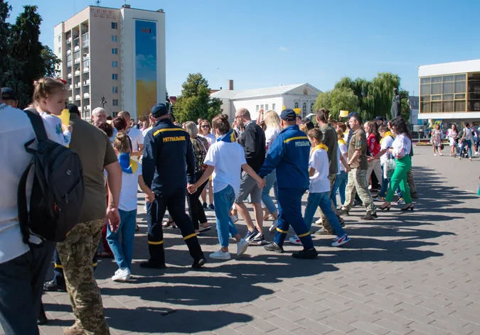 У Луцьку рятувальники долучилися до акції «Українська вишиванка» (фото з дрона)