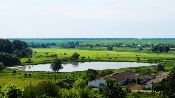 Озеро у селі Баїв. Вікіпедія
