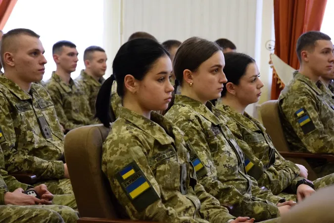 Колектив Волинського прикордонного загону поповнився молодими офіцерами (фото)