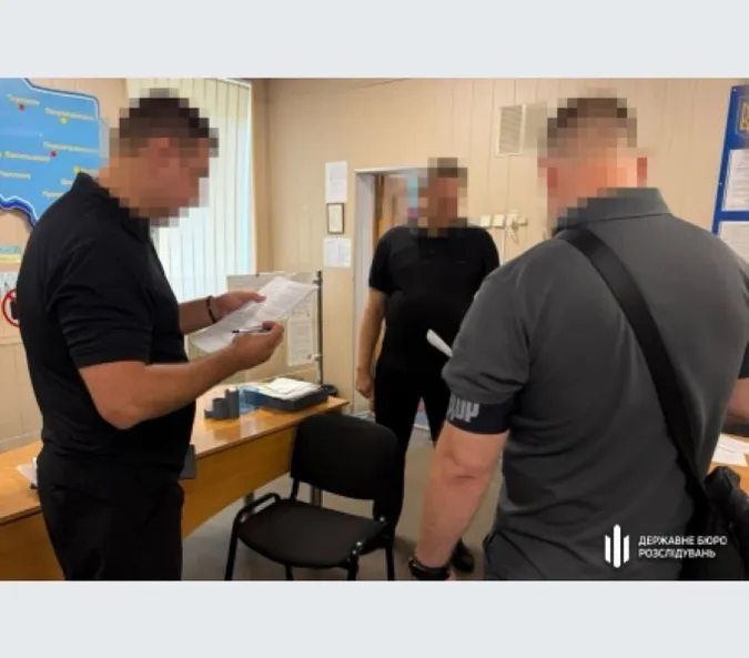 Перевіряють факти побиття, катування, корупції: ДБР проводить обшуки у понад 100 ТЦК (фото)