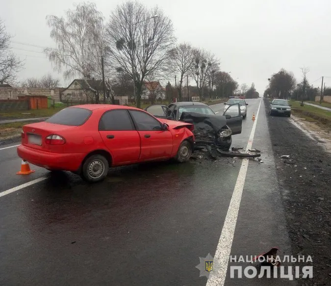 Лоб у лоб: на Волині сталася смертельна аварія (фото)