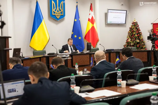 Із вогнем миру і співами: якою була остання в 2019 році сесія Луцької міської ради (фото)
