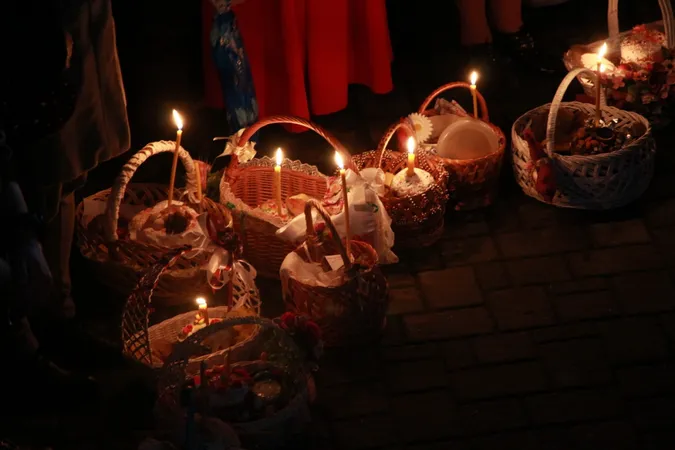 У луцькому соборі вірян «шикуватимуть» за допомогою стрілок і пасхальних яєць