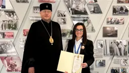 Настоятель ПЦУ Епіфаній нагородив очільницю волинської лікарні відзнакою святого Пантелеймона (фото)