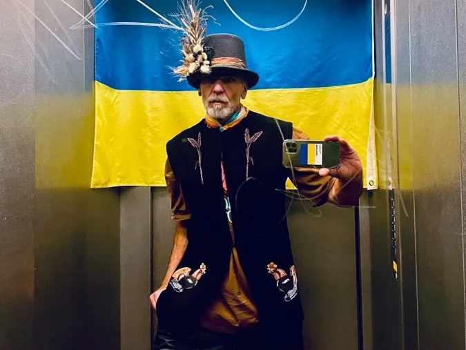 Відомий німецький стиліст заселфився у жилетці луцького бренду (фото)