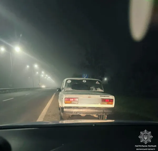 П'яний і без «прав»: на волинській трасі вночі впіймали 19-річного водія-порушника (фото)