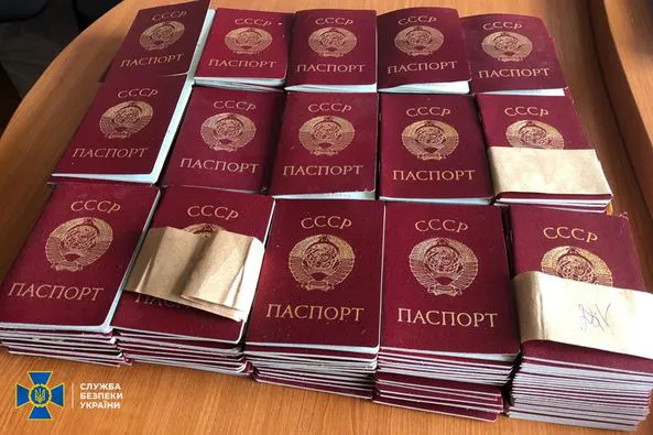 Росіяни хотіли дати мешканцям Київщини паспорти СРСР (фото)