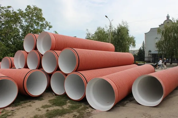 У двох мікрорайонах Луцька будують  каналізаційні мережі (фото)