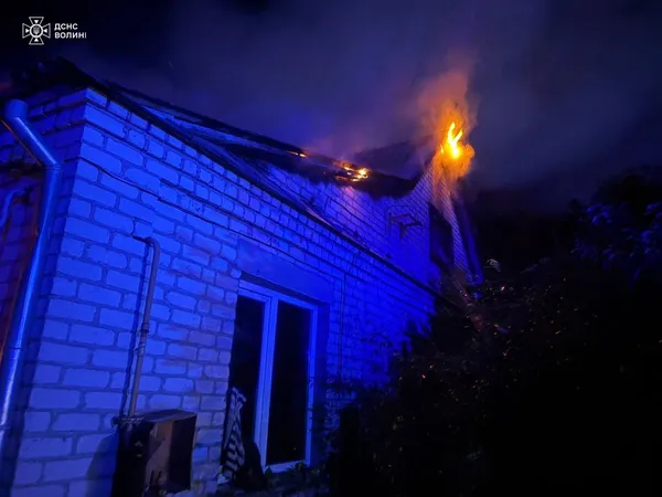 У Камені-Каширському зайнявся житловий будинок (фото)