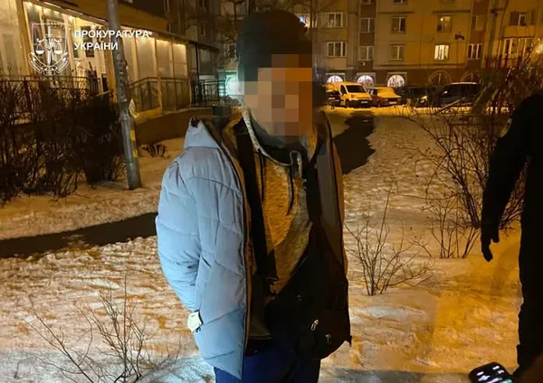 На Волині викрили чоловіка, який через соцмережі розбещував дитину