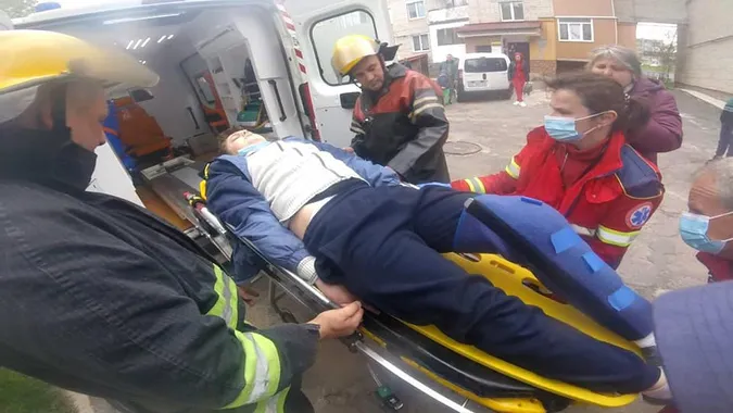 У Нововолинську на дитячому майданчику травмувався 16-річний хлопець