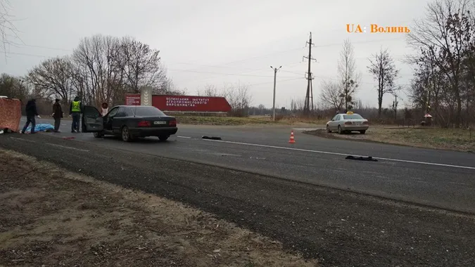 Під Луцьком «Мерседес» насмерть збив жінку (фото)