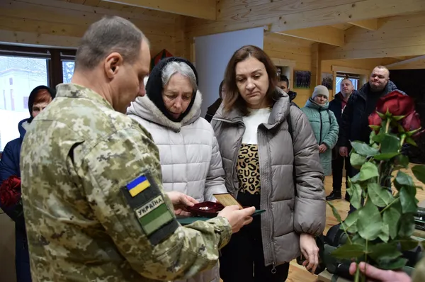 У Луцьку рідним загиблих прикордонників вручили їхні посмертні нагороди (фото)