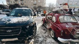 Пом'яв бік рекламного «запорожця»: деталі ДТП на Волі у Луцьку (фото)
