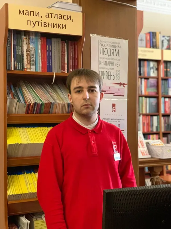 Чи є в книгарнях Луцька книжки російською мовою (фото)