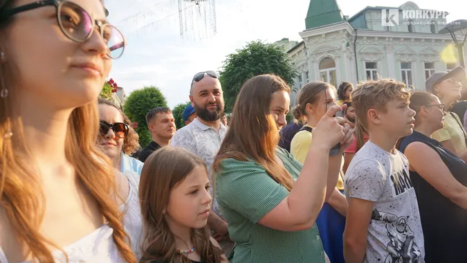 Прийшли сотні людей: у Луцьку виступив запальний гурт Оt Vinta (фото, відео)
