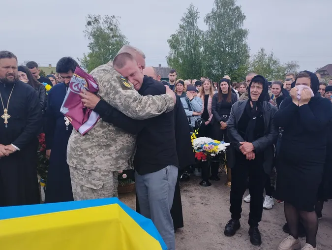 У Шацькій громаді поховали Героя Владислава Наумича (фото)