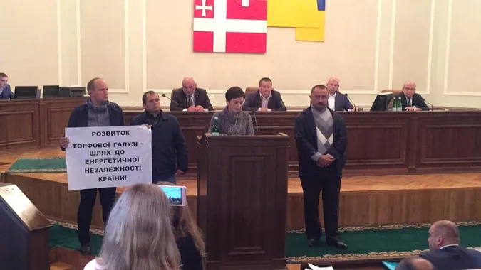 «Волиньторф» мітингує: кілька сотень людей бояться втратити роботу