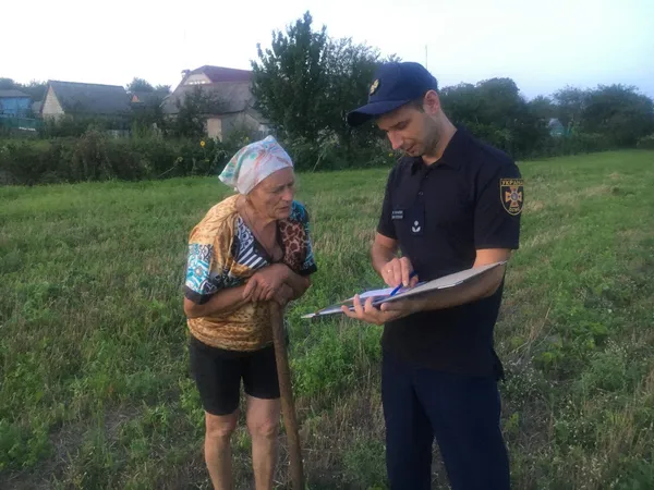 У Володимирському районі рятувальники упіймали паліїв трави (фото)