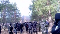 Стрілянина та лайка: опублікували відео сутички бурштинокопачів і поліції