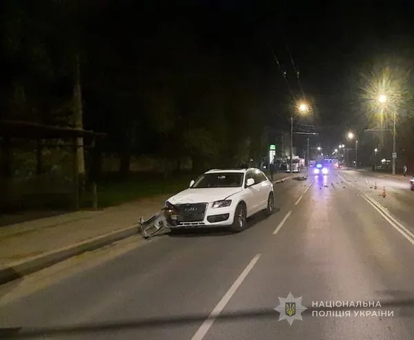 У Луцьку Audi врізалася в мотоцикл – постраждали двоє юнаків (фото)