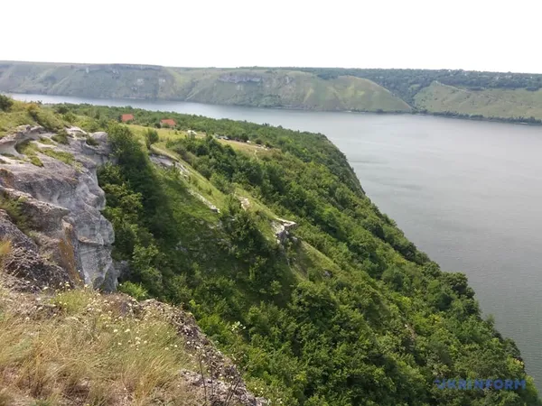 Риба живе в людських будинках на дні: за 345 км від Луцька – містичне озеро