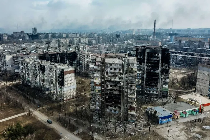 У Маріуполі окупанти спалюють загиблих у мобільних крематоріях, – міськрада