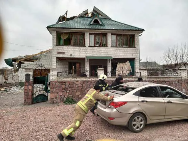 Ракетний удар по Овручу: зруйновано 30 житлових будинків (фото, відео)